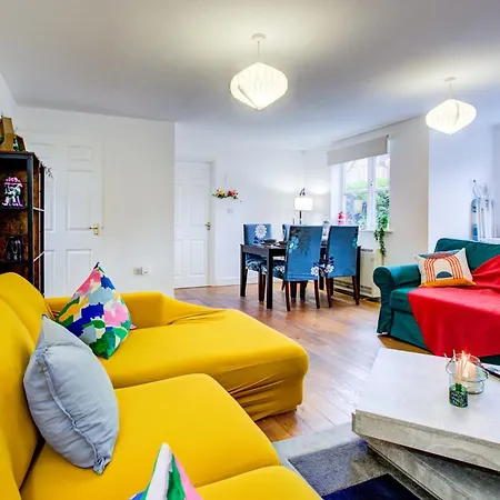 London Freshair Breathe Apartment Gathering Partying Are Not Allowed Pls